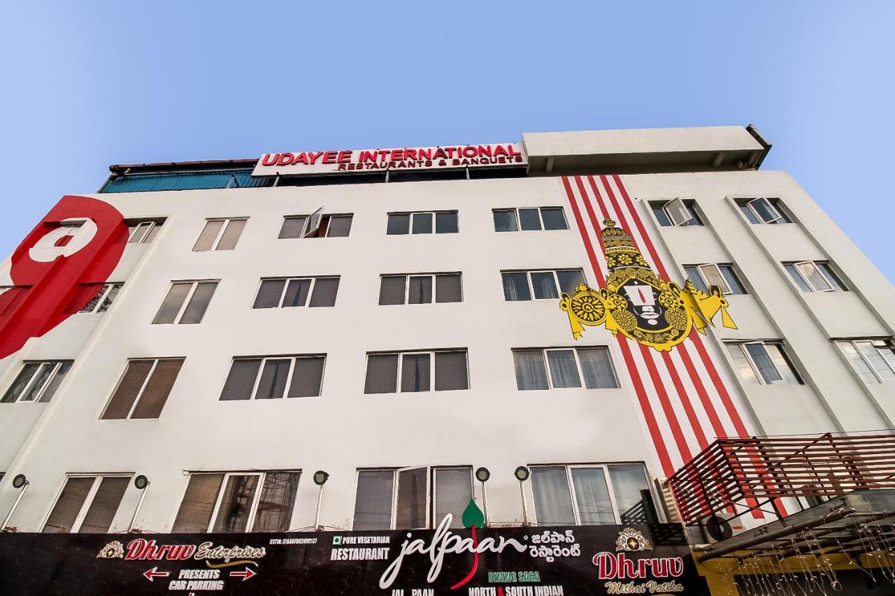 Oyo Flagship 9115 Hotel Udayee International Tirupati Exteriér fotografie